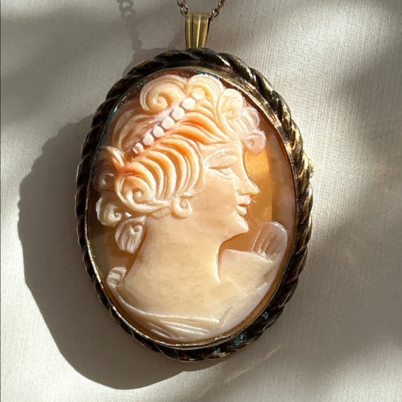 Jewelry - 12K Gold Filled Carved Cameo Brooch Pendant Necklace
